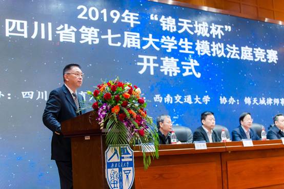 图片包含 人员, 户外描述已自动生成